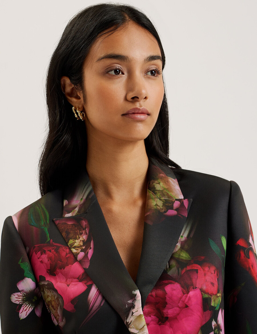 okuni - skræddersyet jakke med blomsterprint