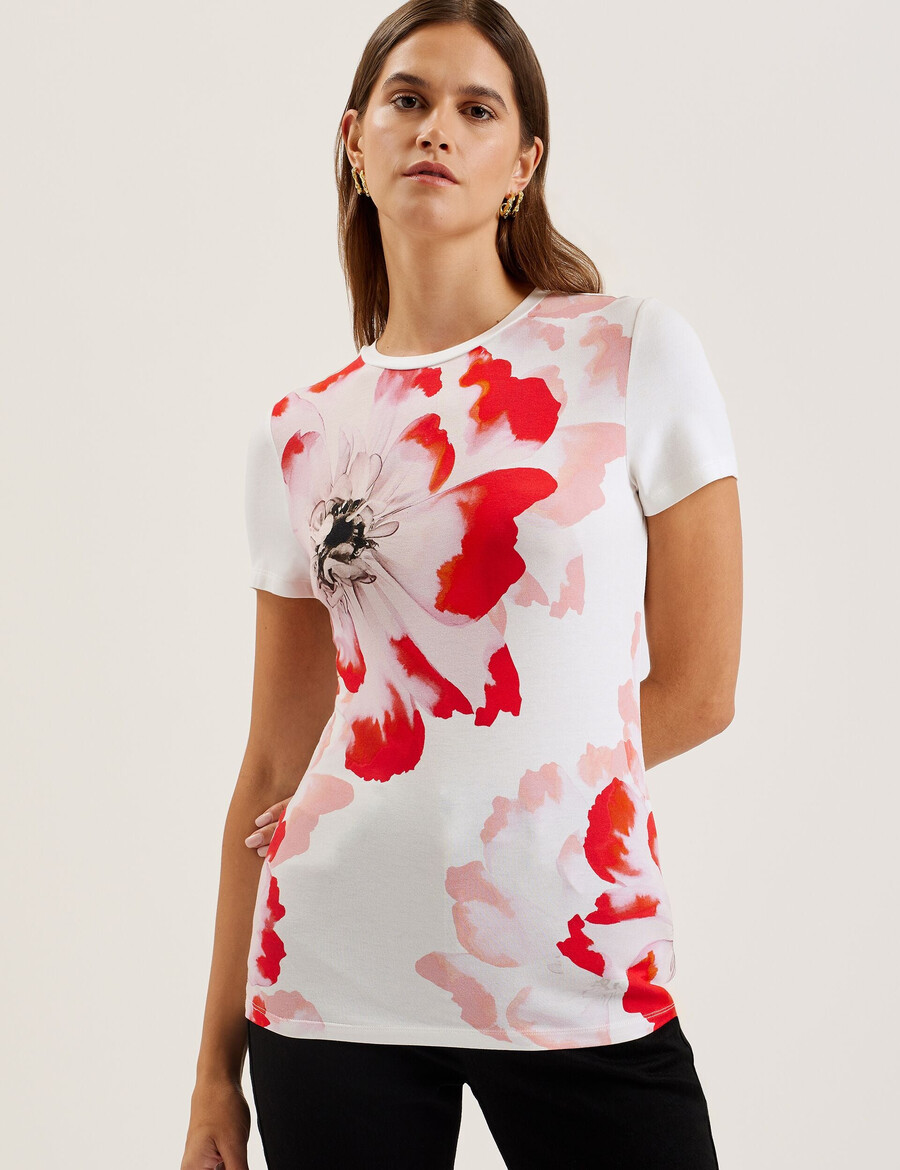 sindhaa - blomsterprintet t-shirt med korte ærmer