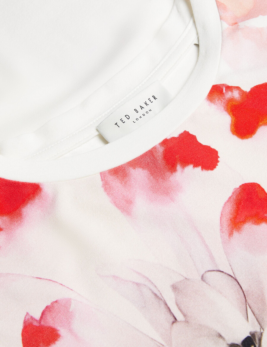 sindhaa - blomsterprintet t-shirt med korte ærmer