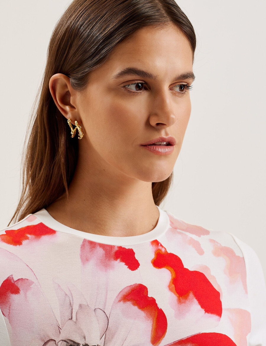 sindhaa - blomsterprintet t-shirt med korte ærmer