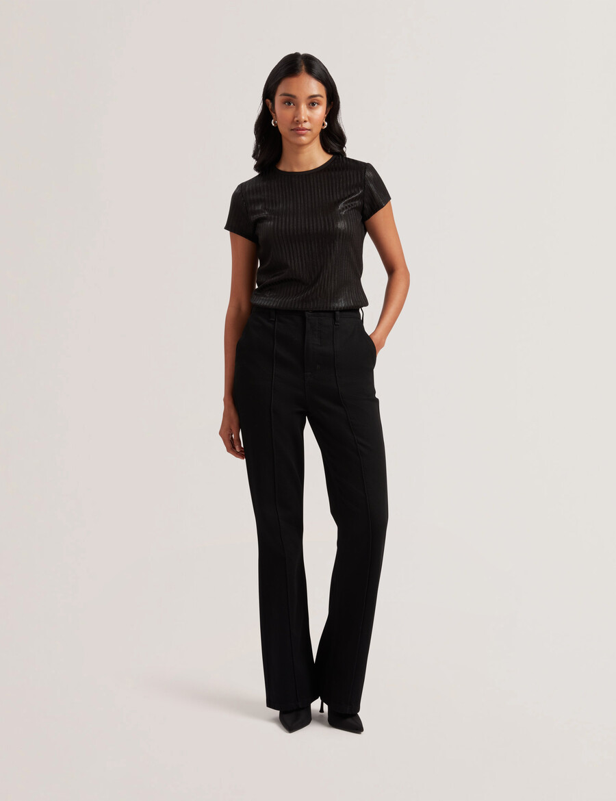 katrino - ribbet metallisk t-shirt med figursyet strop
