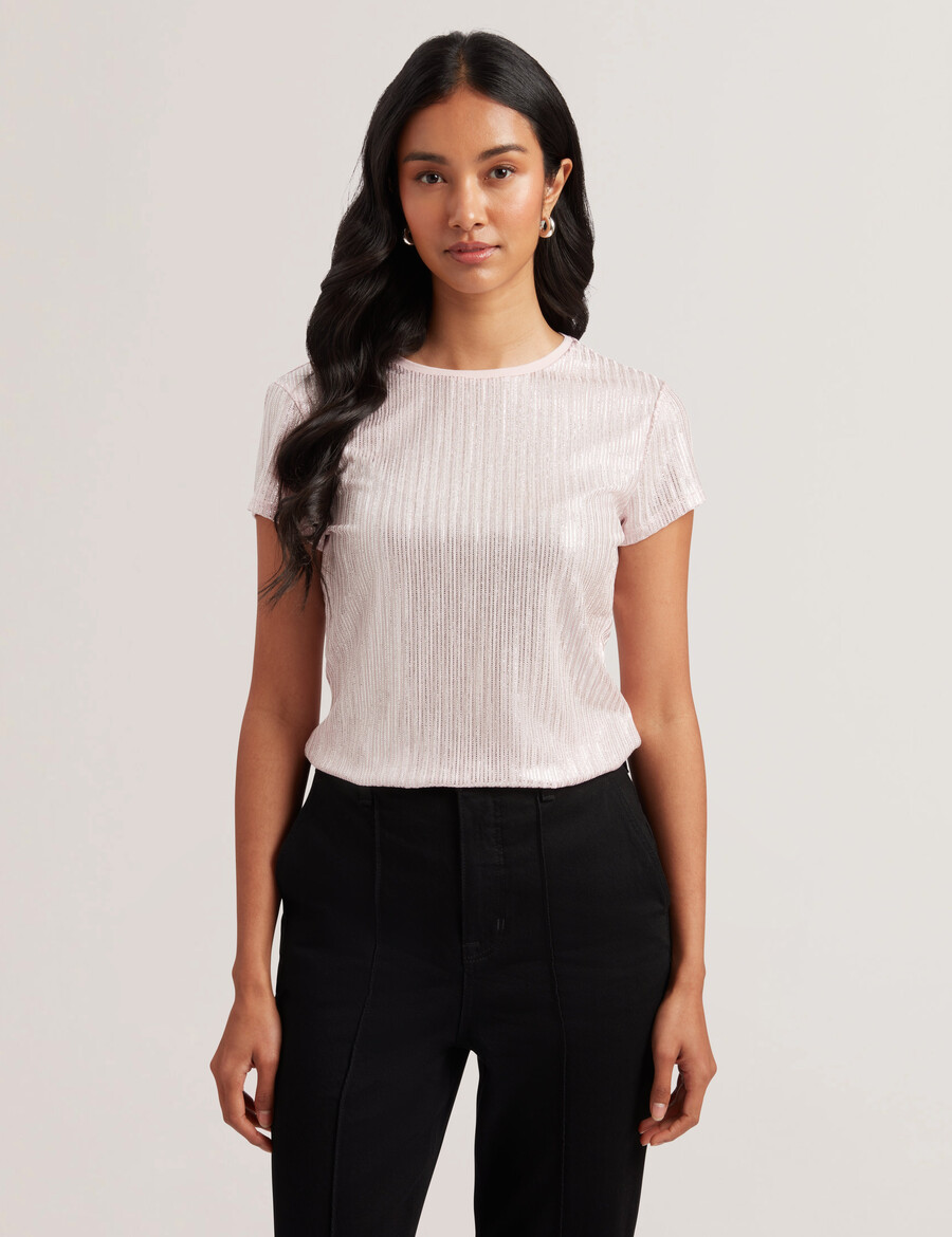 katrino - ribbet metallisk t-shirt med figursyet strop