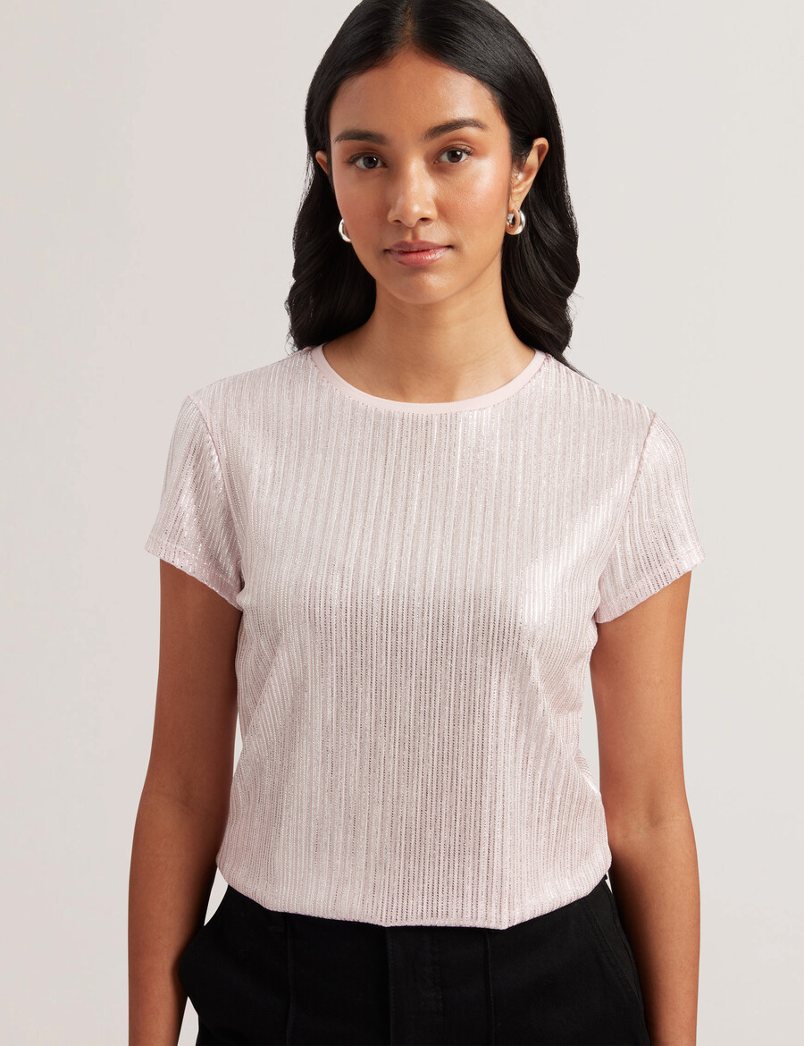 katrino - ribbet metallisk t-shirt med figursyet strop